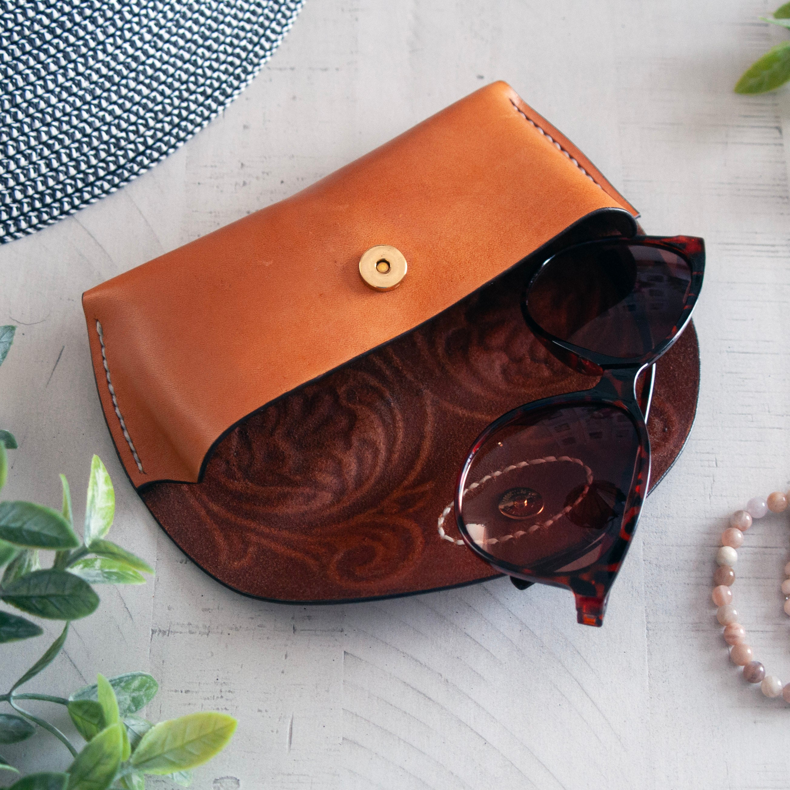 Silver Edition, Eyeglass Case Kit