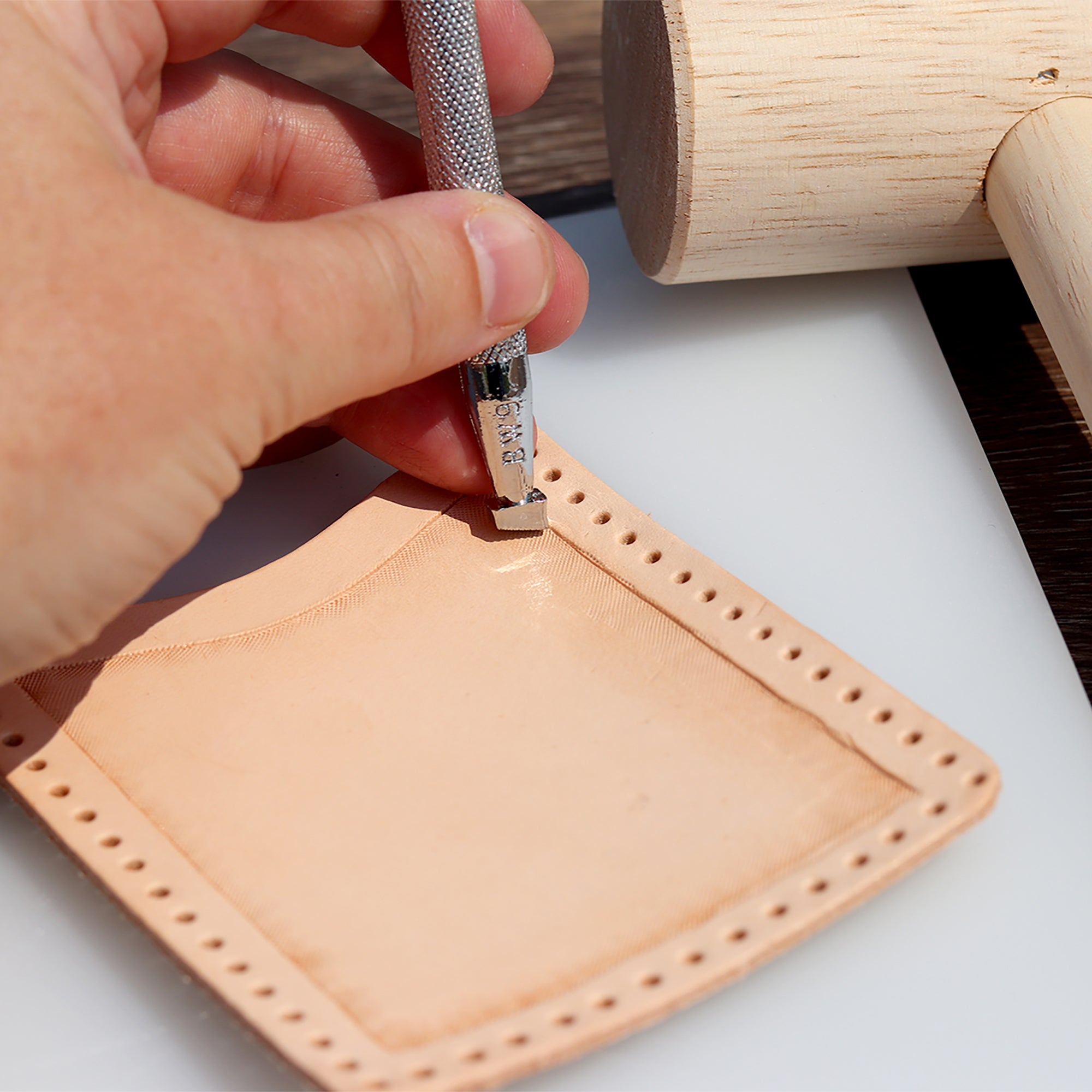 Kiki's Leather Craft Factory/オーダー品/ Hand Sewing Kit PRO【2.5mm】 | Item list | The production and